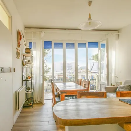 2 Bedroom Cozy In Appartement *