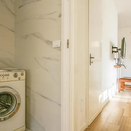 2 Bedroom Cozy In Appartement *
